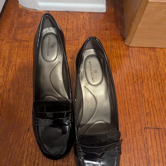 Bandolino Black Heels Classic Style - Picture 2 of 3